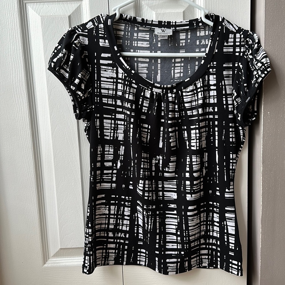 Worthington short sleeved blouse